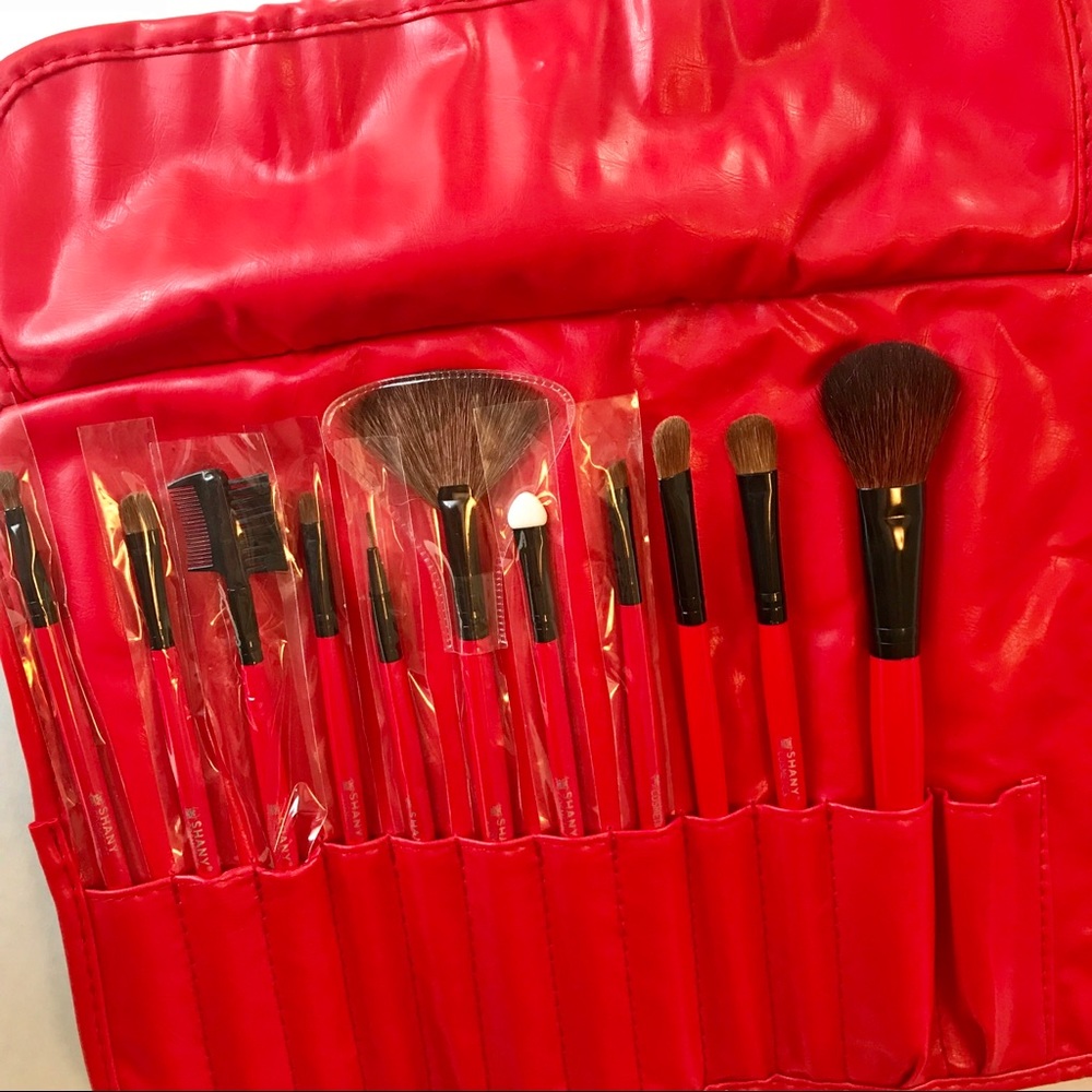 Makeup brushes